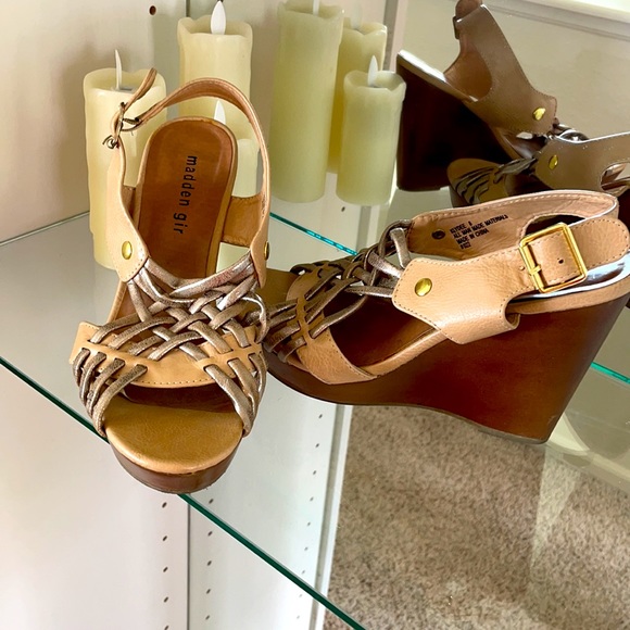 Sandals - Picture 2 of 3